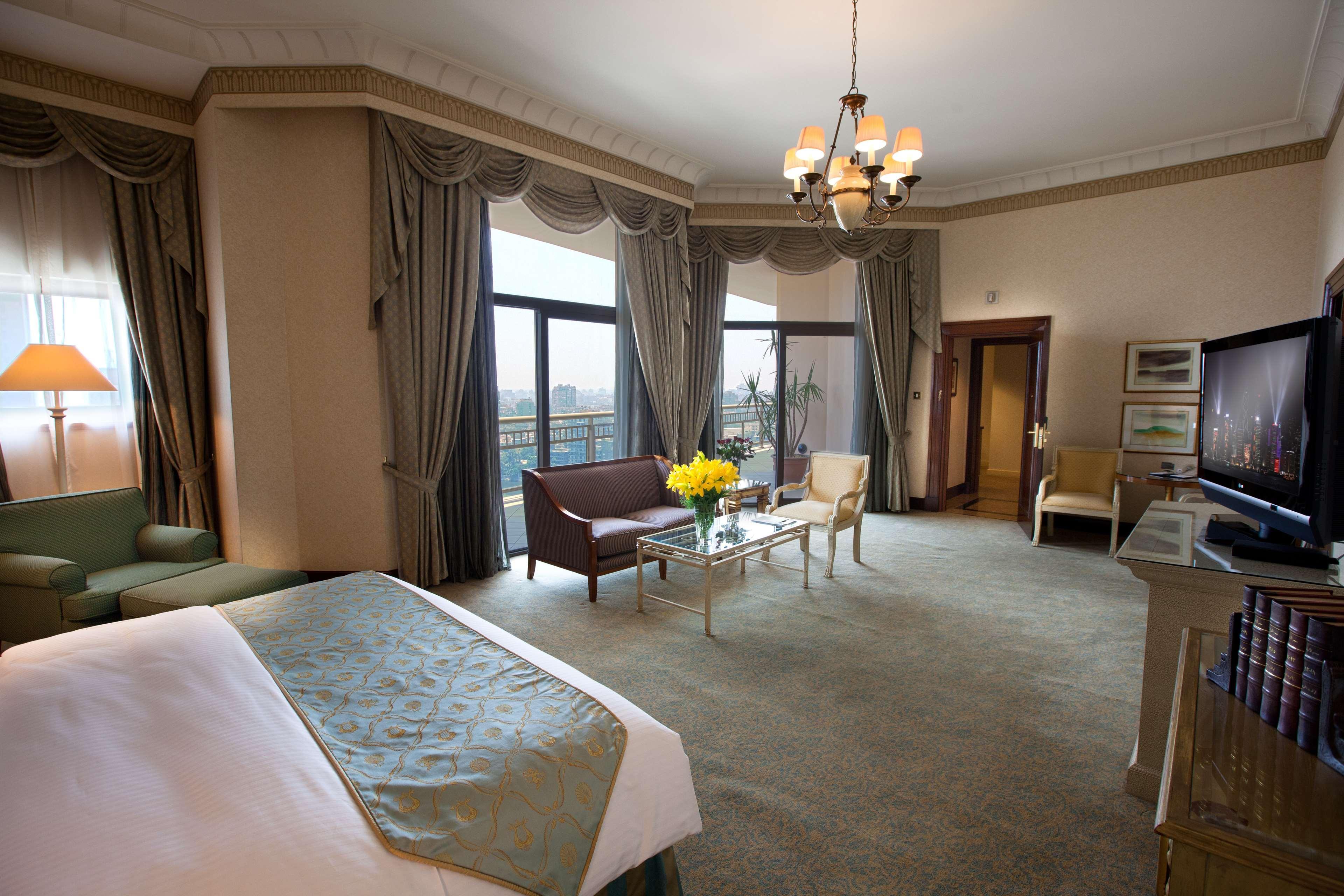 Отель Sofitel Cairo Downtown Nile Экстерьер фото A suite at the hotel