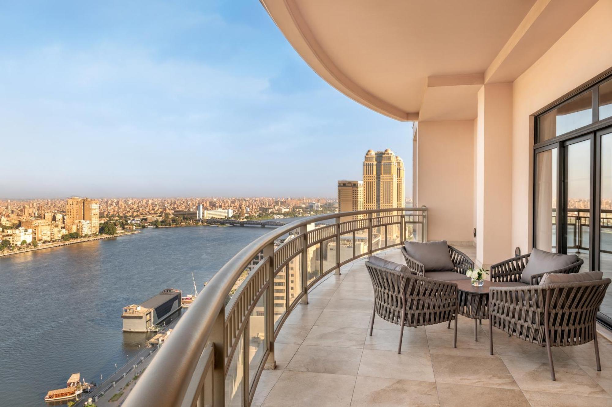 Отель Sofitel Cairo Downtown Nile Экстерьер фото View from the balcony of a suite at the Four Seasons Hotel, Cairo