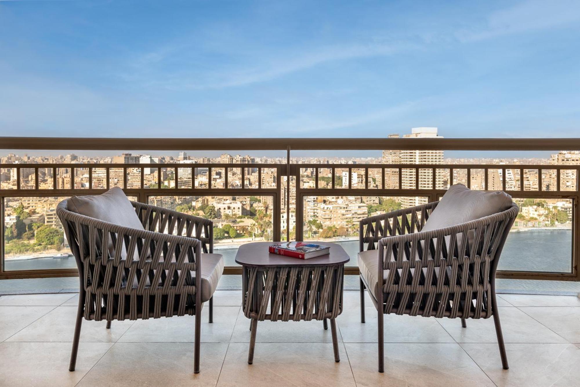 Отель Sofitel Cairo Downtown Nile Экстерьер фото View from the balcony of a suite