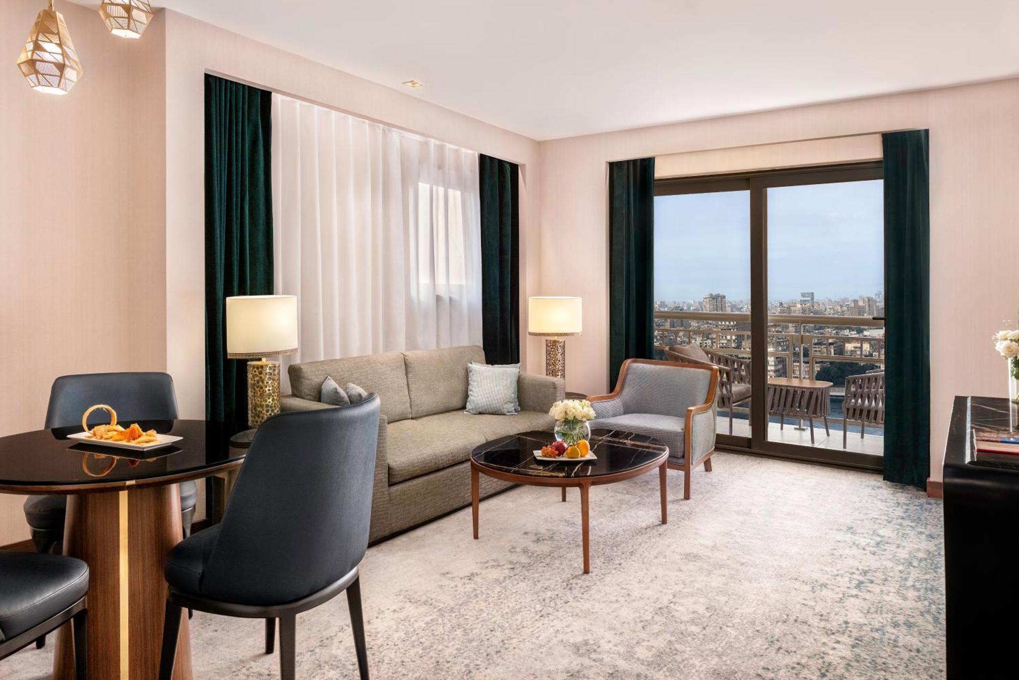 Отель Sofitel Cairo Downtown Nile Экстерьер фото A suite at the hotel