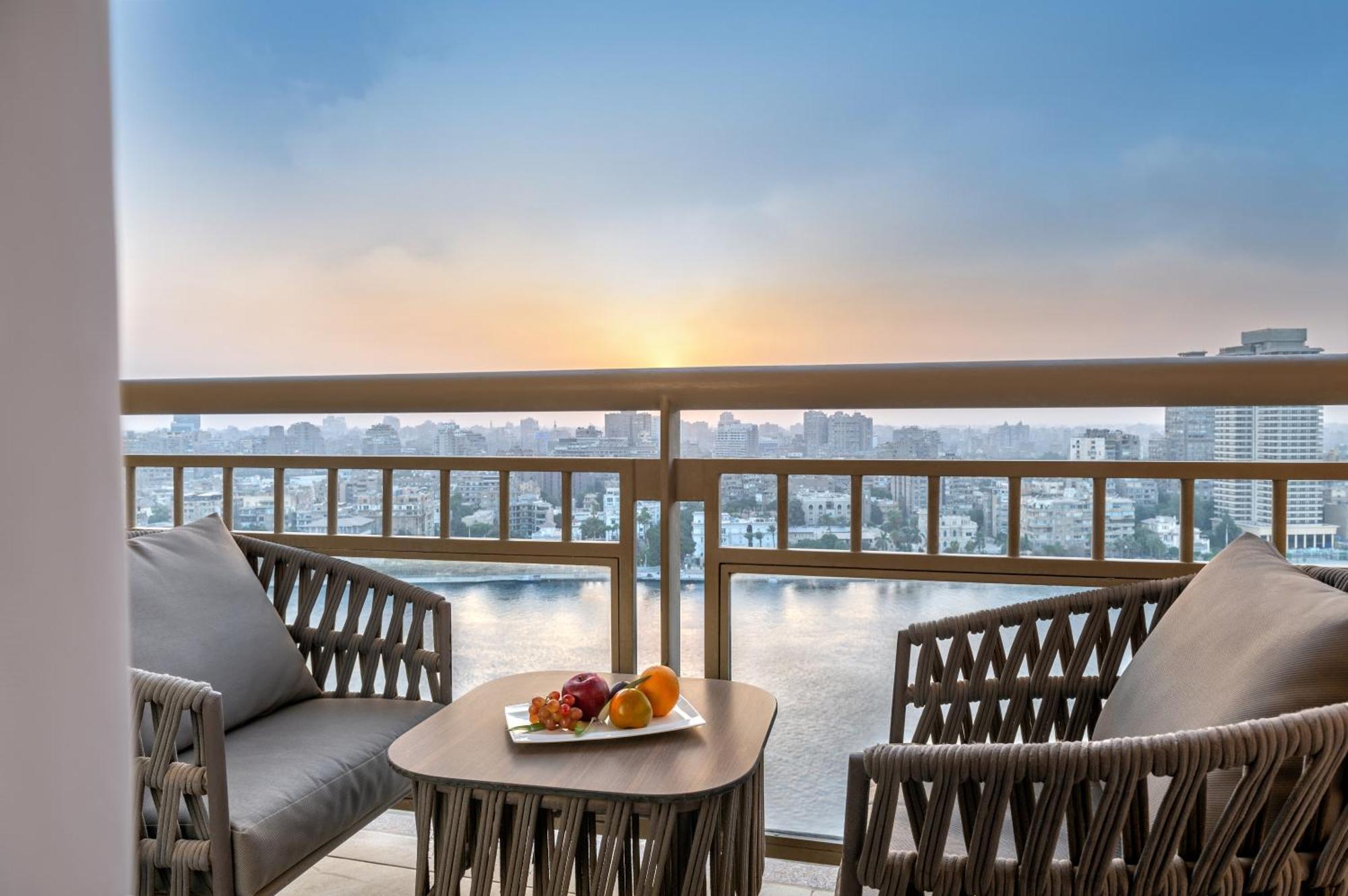 Отель Sofitel Cairo Downtown Nile Экстерьер фото View from the balcony of a suite at the Ritz-Carlton, Riyadh