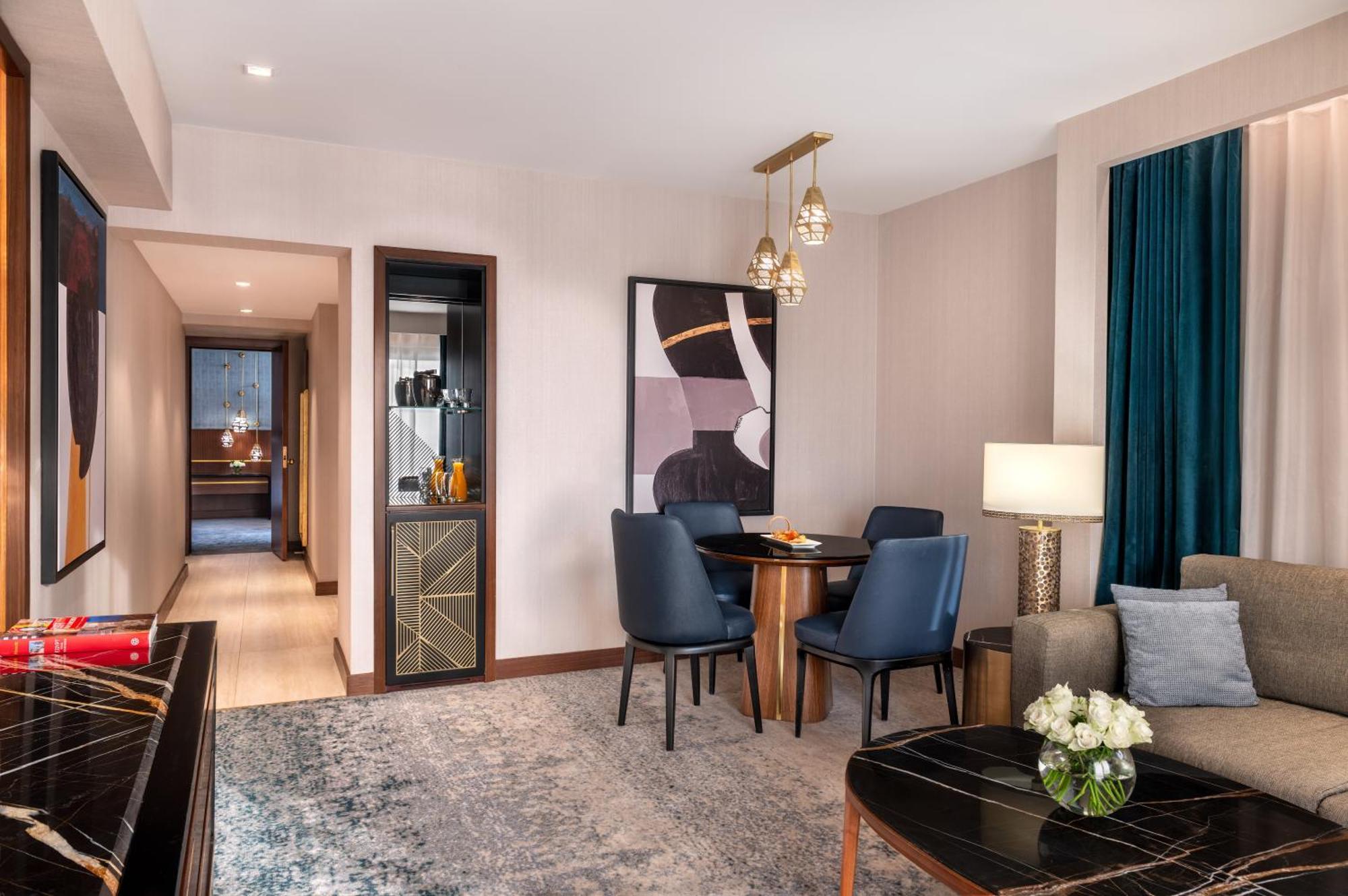 Отель Sofitel Cairo Downtown Nile Экстерьер фото A suite at the hotel