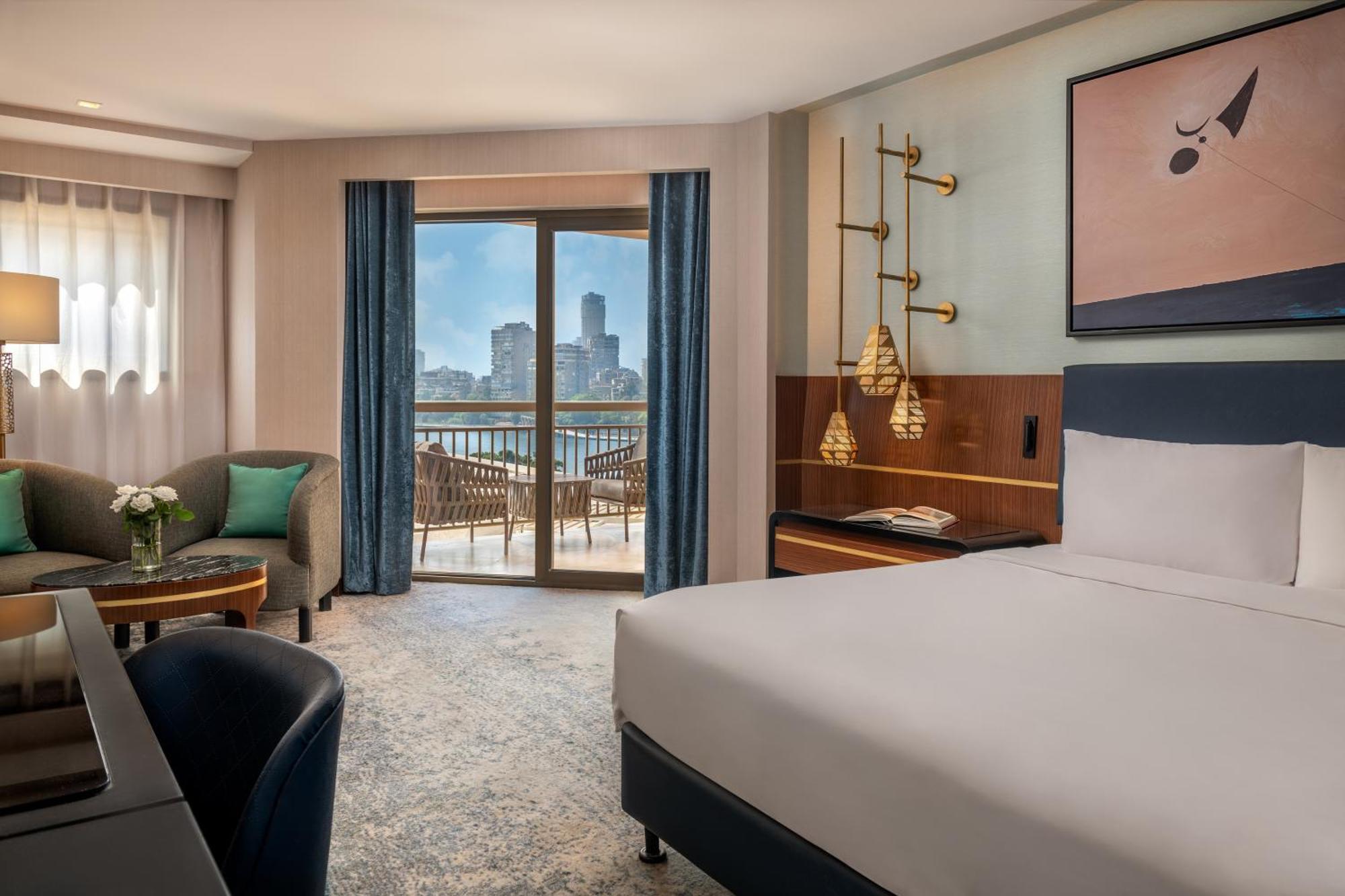 Отель Sofitel Cairo Downtown Nile Экстерьер фото A guest room at the hotel