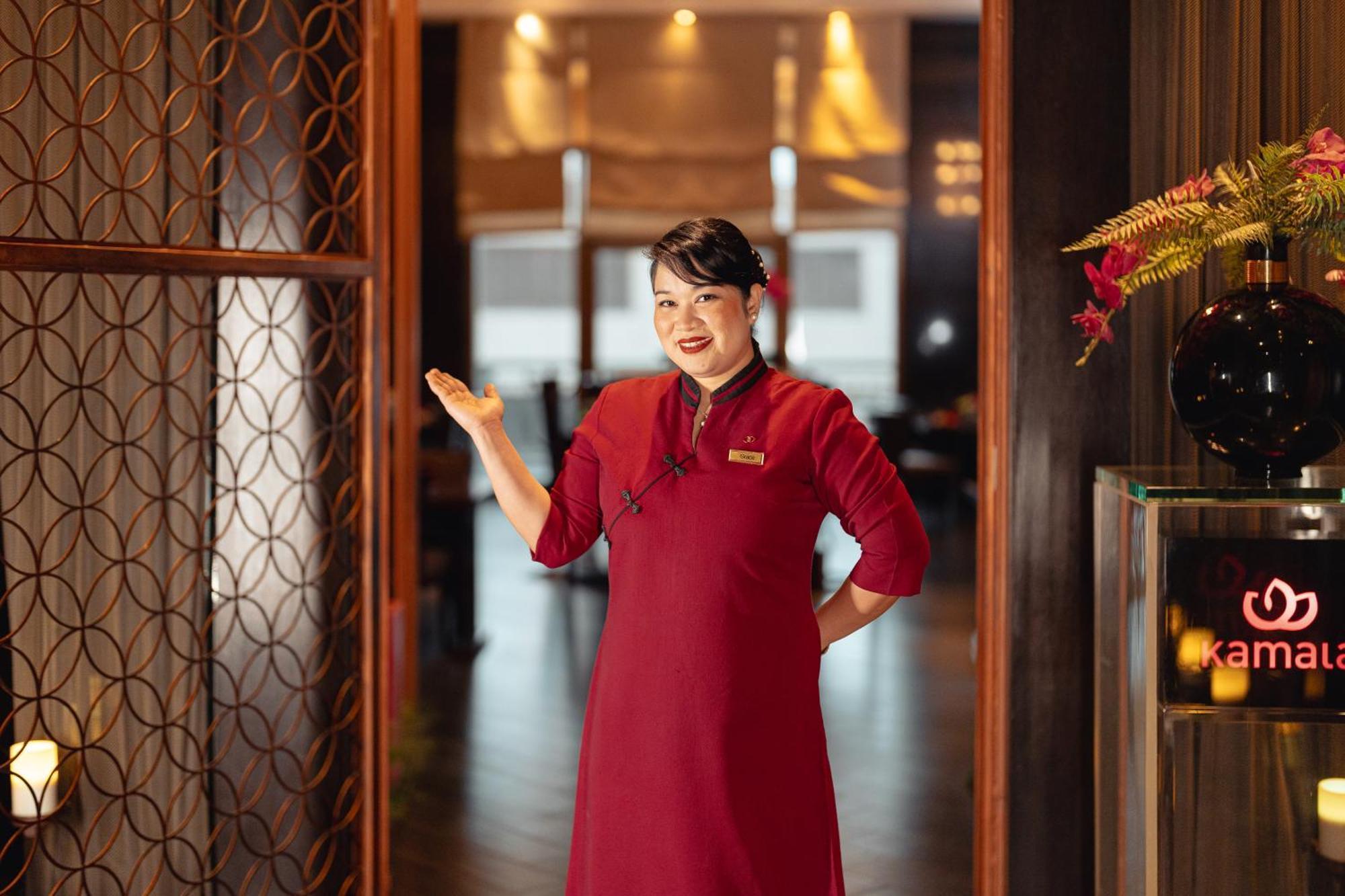 Отель Sofitel Cairo Downtown Nile Экстерьер фото A hotel hostess in Vietnam